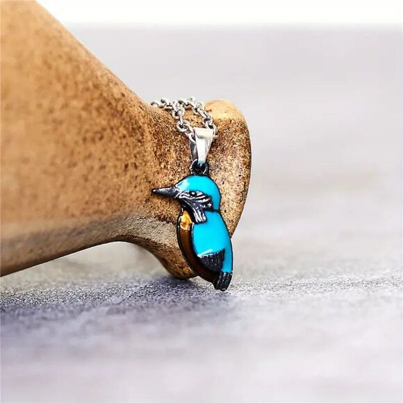 Gorgeous Turqouise Hummingbird Charm Pendant Necklace - Picture 2 of 5